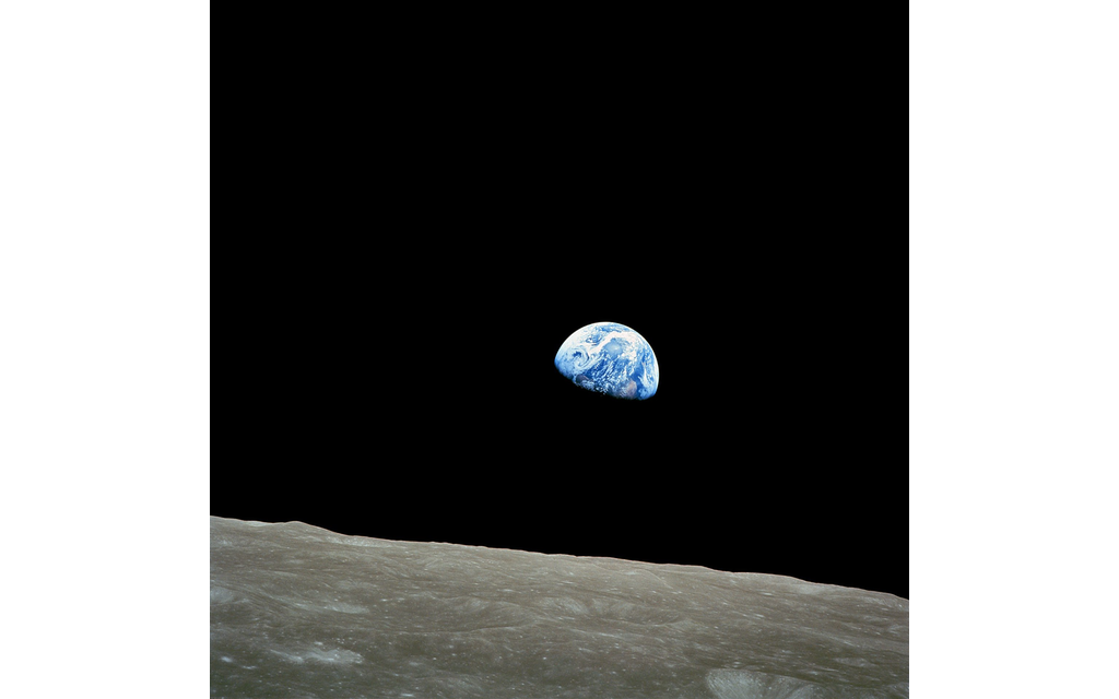 Apollo 8 Photo "Earthrise" | Erstes Bild des Erdaufgangs über dem Mondhorizont  Bild 3 von 14
