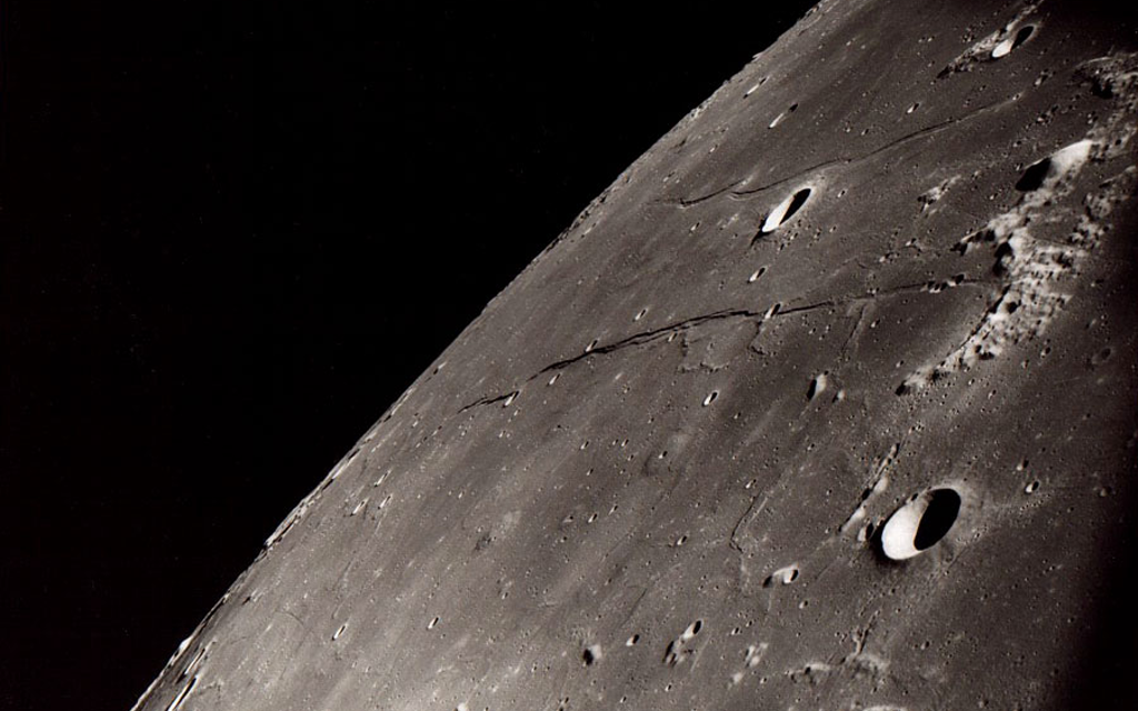 Apollo 8 Photo "Earthrise" | Erstes Bild des Erdaufgangs über dem Mondhorizont  Bild 9 von 14