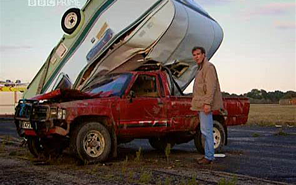 FILM TIPP | TOP GEAR - Killing a TOYOTA - Ist der Hilux Pickup Truck wirklich unzerstörbar?  Bild 5 von 7
