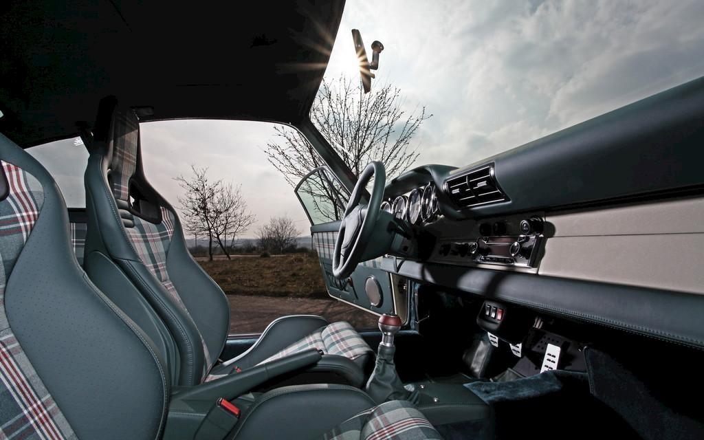 PORSCHE 993 | KAEGE - Luftgekühlte Perfektion in zeitlos innovativer Ästhetik Image 14 from 23