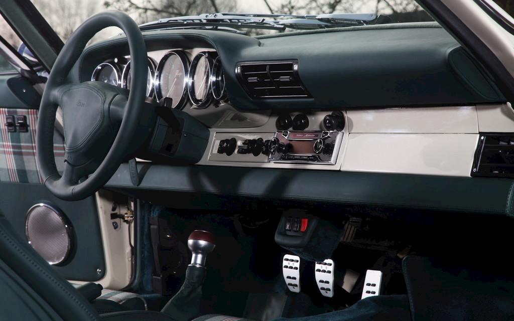 PORSCHE 993 | KAEGE - Luftgekühlte Perfektion in zeitlos innovativer Ästhetik Image 16 from 23