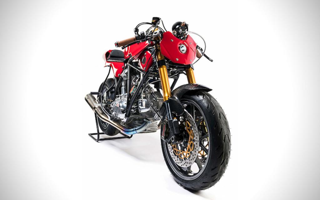 DUCATI 750 GP | WOOLAWAY & ALPINESTARS - Jubiläum Custom Bike Build  Image 2 from 6