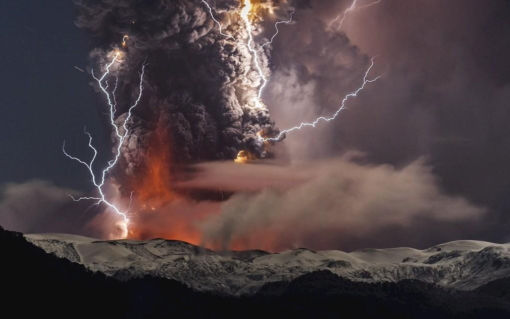 Die Luft knistert: Vulkanische Gewitter in Eruptionswolken  Bild 2 von 9