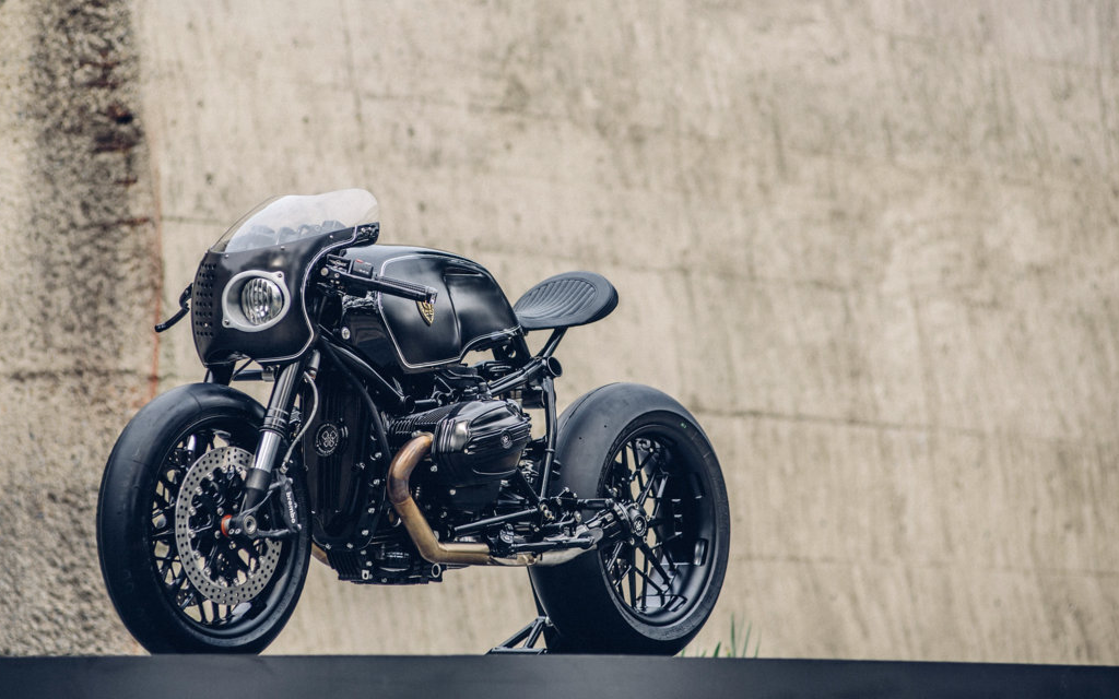 BMW RnineT | ROUGH CRAFTS - R9T Bavarian Fistfighter 