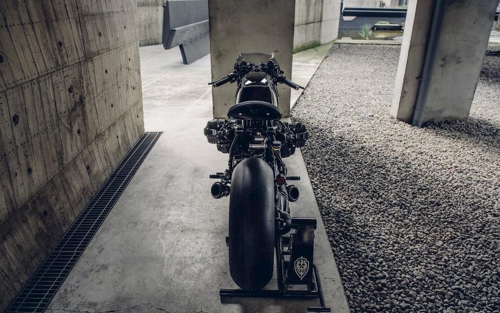 BMW RnineT | ROUGH CRAFTS - R9T Bavarian Fistfighter  Image 6 from 16