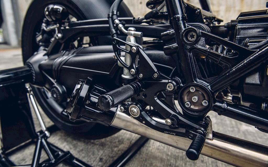 BMW RnineT | ROUGH CRAFTS - R9T Bavarian Fistfighter  Image 9 from 16