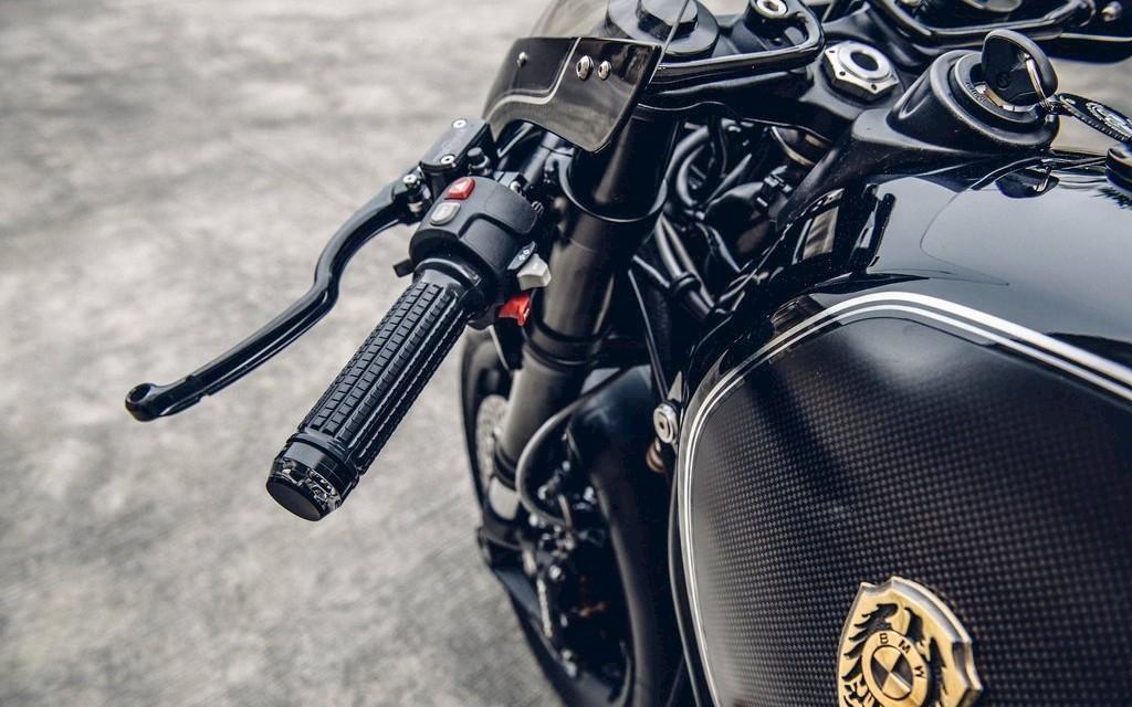 BMW RnineT | ROUGH CRAFTS - R9T Bavarian Fistfighter  Image 11 from 16