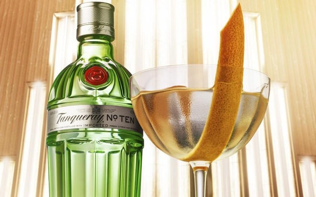Tanqueray No. Ten Distilled Gin Image 2 from 3