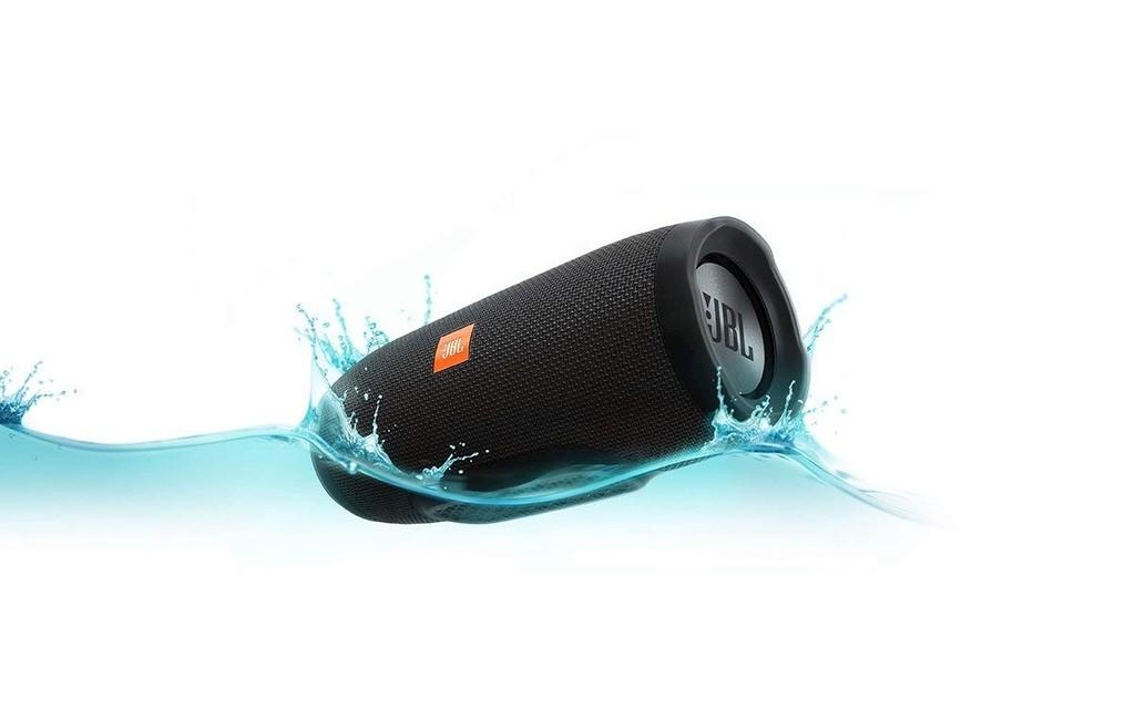 JBL Charge 3 Tragbarer Bluetooth Lautsprecher  Image 2 from 4