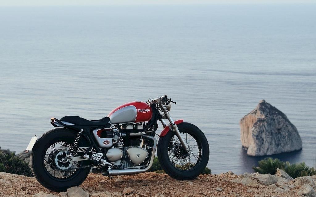 Triumph Thruxton 900 Stalker Image 7 from 9