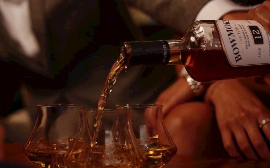 Bowmore 12 Jahre Single Malt Scotch Whisky  Image 3 from 4
