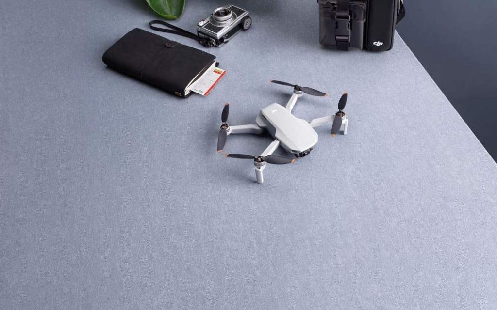 DJI Mini 2 - | Ultraleichter und faltbarer Drohnen Quadkopter Bild 3 von 6