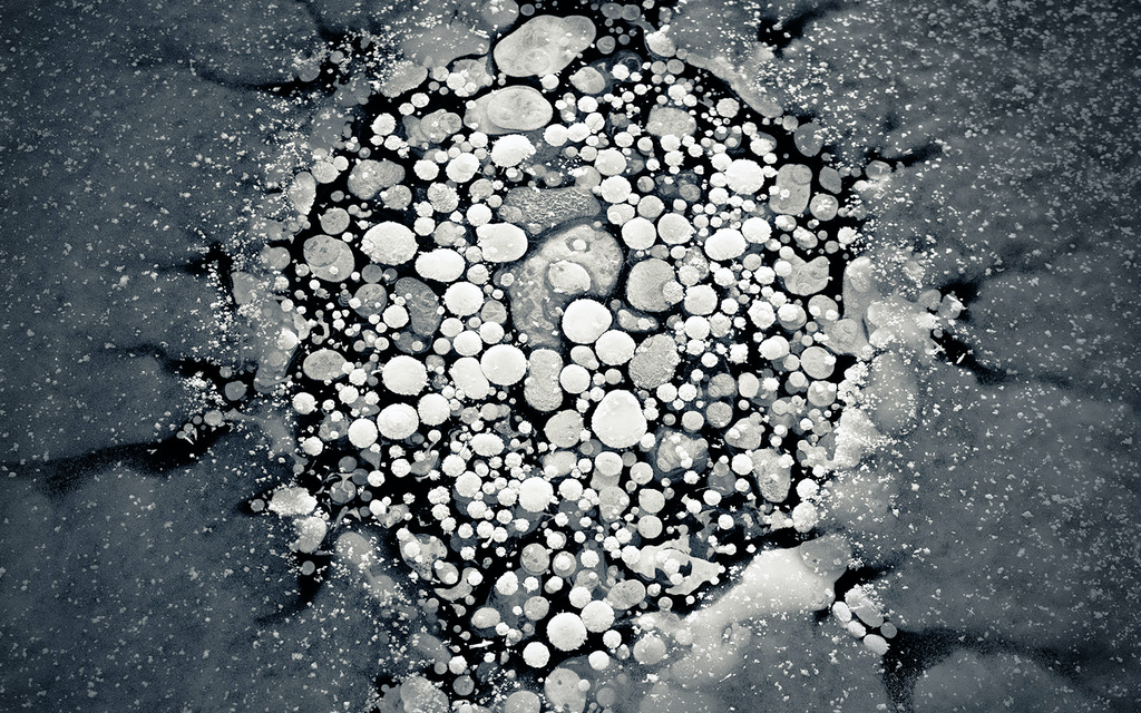 Eisformationen gefrorener Methanblasen