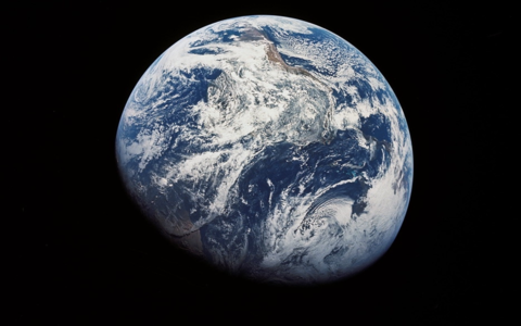 Apollo 8 Photo "Earthrise" | Erstes Bild des Erdaufgangs über dem Mondhorizont 