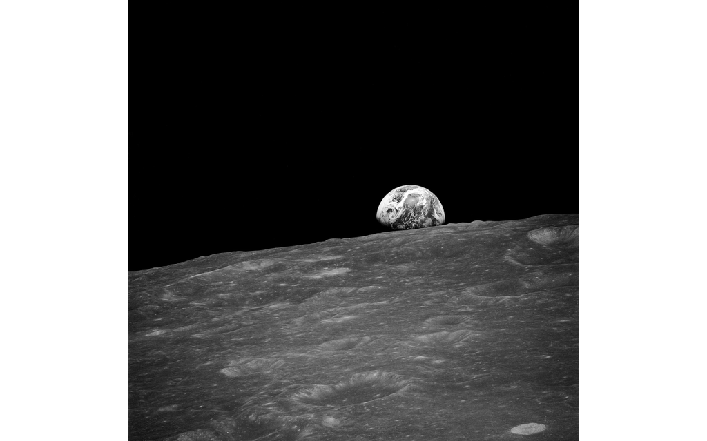 Apollo 8 Photo "Earthrise" | Erstes Bild des Erdaufgangs über dem Mondhorizont  Bild 5 von 14