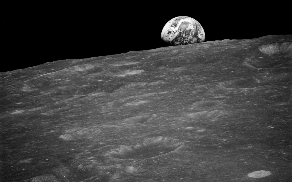 Apollo 8 Photo "Earthrise" | Erstes Bild des Erdaufgangs über dem Mondhorizont  Bild 4 von 14