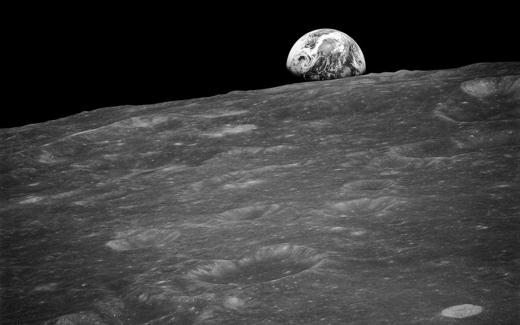 Apollo 8 Photo "Earthrise" | Erstes Bild des Erdaufgangs über dem Mondhorizont  Image 4 from 14