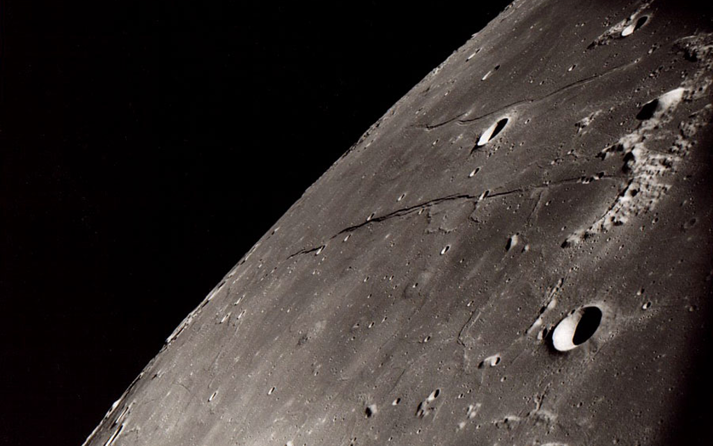 Apollo 8 Photo "Earthrise" | Erstes Bild des Erdaufgangs über dem Mondhorizont  Image 9 from 14