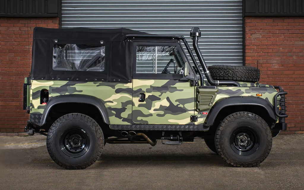 Land Rover Defender | Rugged Tactical Military Edition Bild 2 von 19