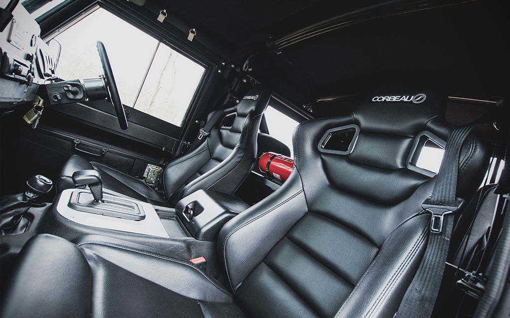 Land Rover Defender | Rugged Tactical Military Edition Bild 3 von 19