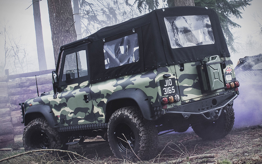 Land Rover Defender | Rugged Tactical Military Edition Bild 8 von 19