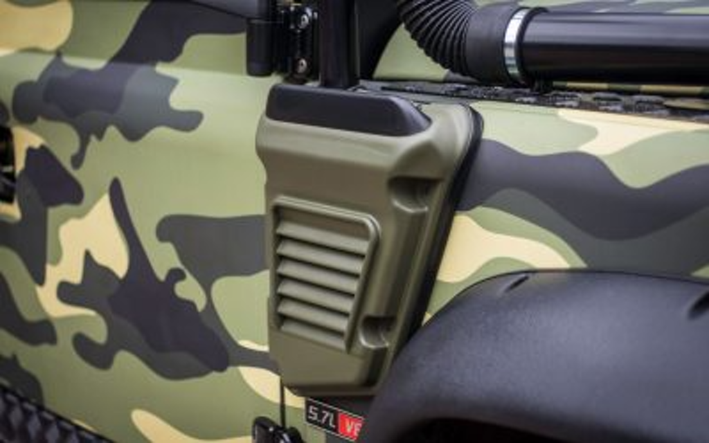 Land Rover Defender | Rugged Tactical Military Edition Bild 9 von 19
