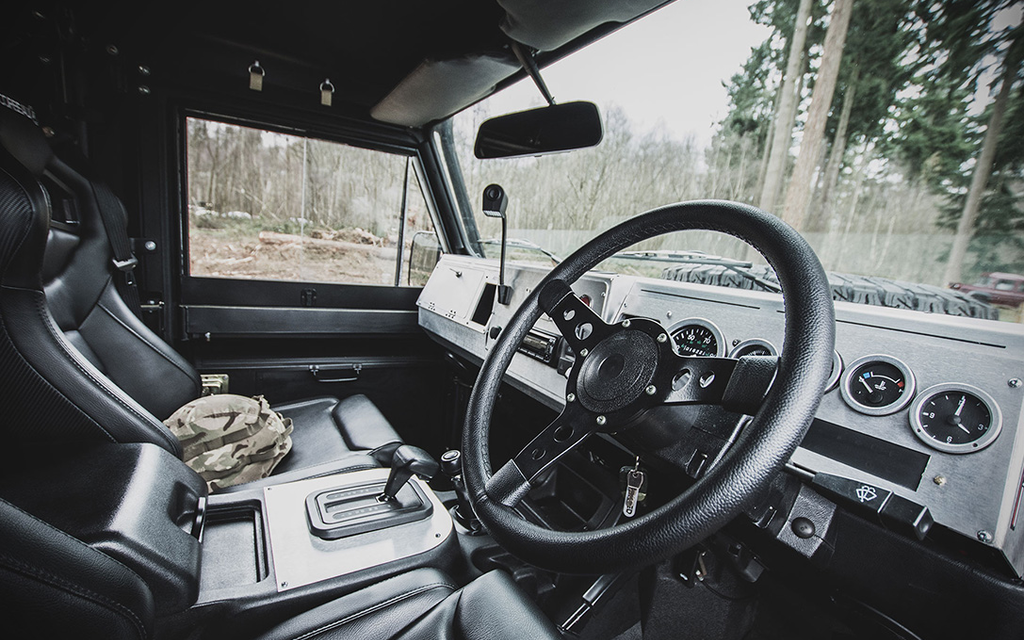 Land Rover Defender | Rugged Tactical Military Edition Bild 10 von 19