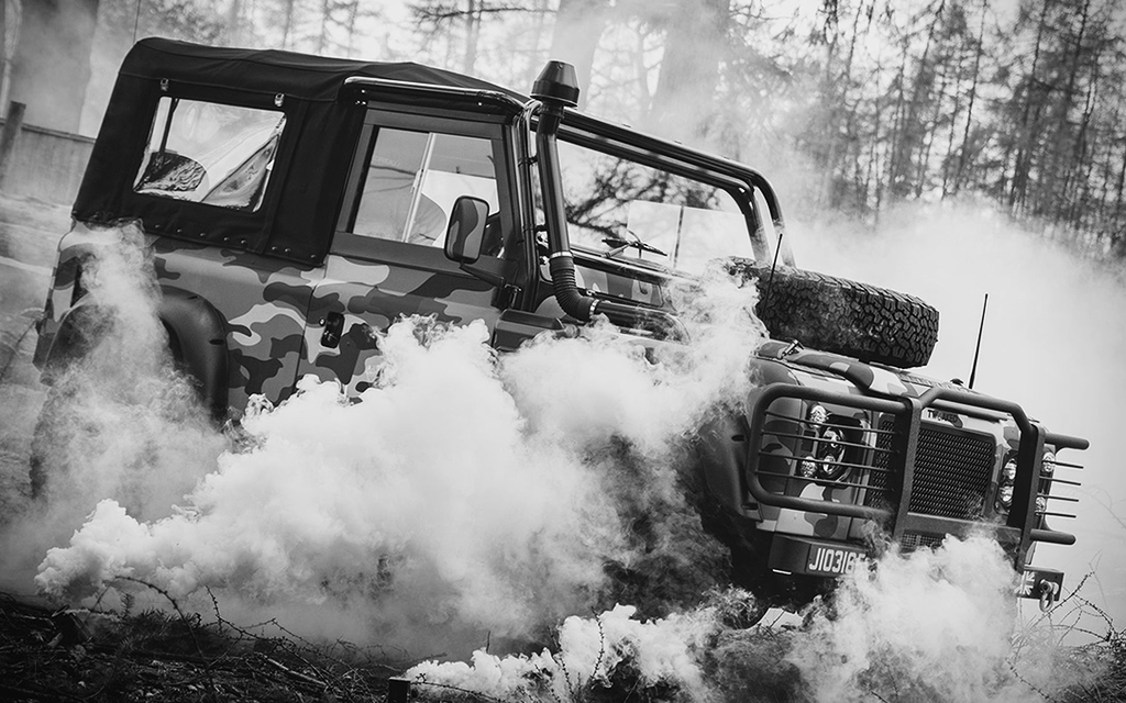 Land Rover Defender | Rugged Tactical Military Edition Bild 18 von 19