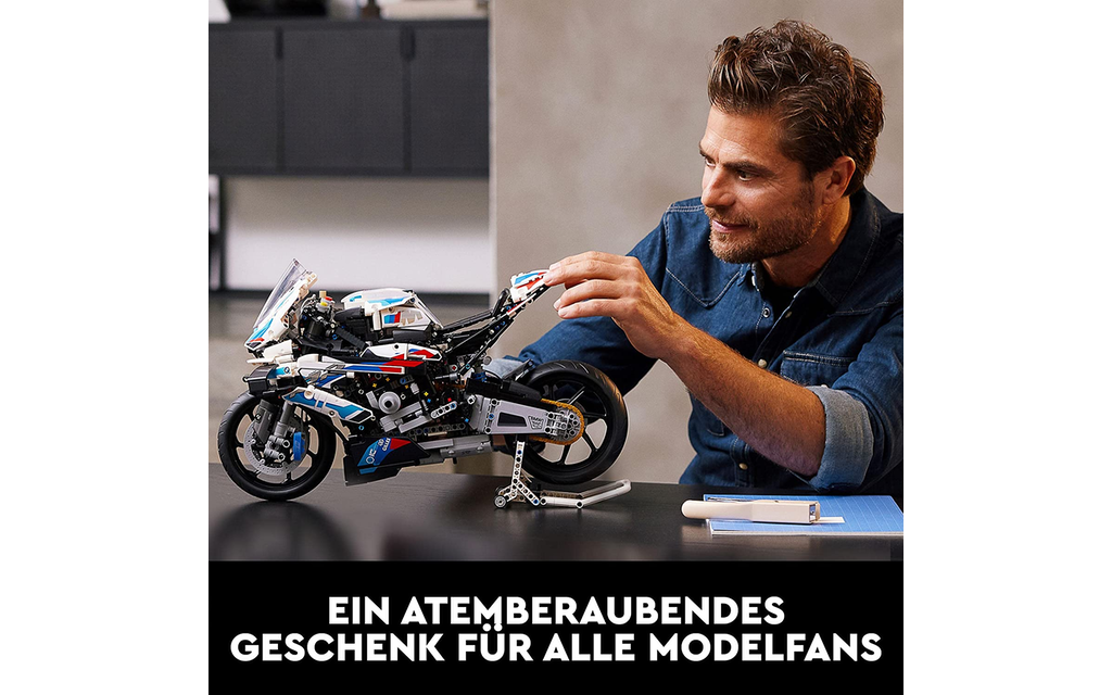 LEGO | Technic BMW M 1000 RR Atemberaubendes BMW Geschenk  Image 11 from 13