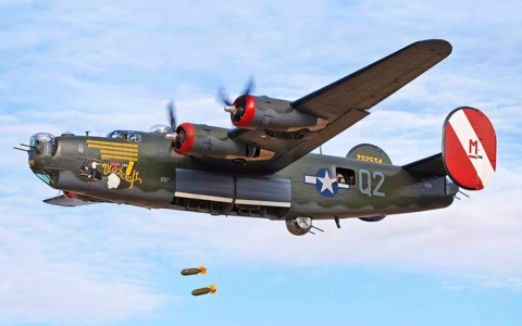 BOMBER CAMP | LIVING HISTORY - Flugerlebnis mit Original US Air Force Bomber