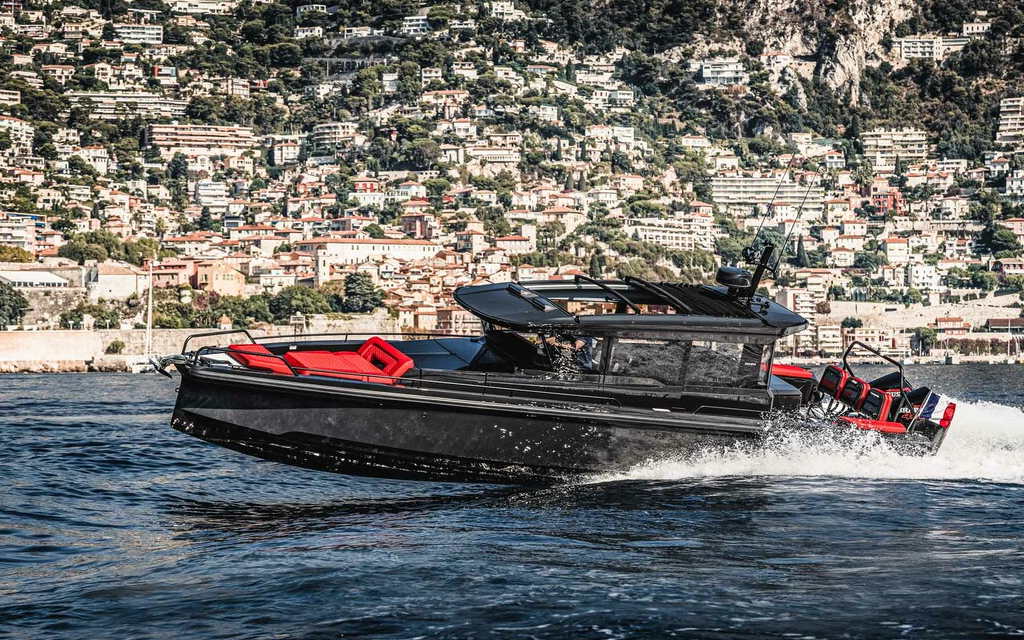 BRABUS POWER-BOAT | SHADOW 900 BLACK OPS - Go Anywhere SUV - 900 PS Kraftpaket für die See  Bild 7 von 16