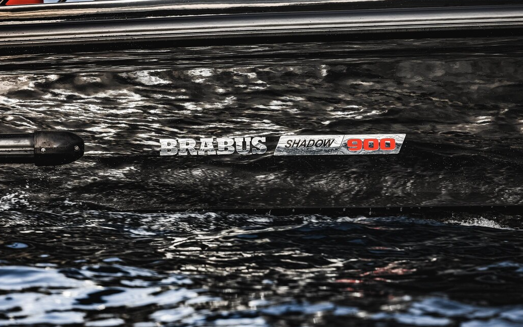 BRABUS POWER-BOAT | SHADOW 900 BLACK OPS - Go Anywhere SUV - 900 PS Kraftpaket für die See  Bild 8 von 16