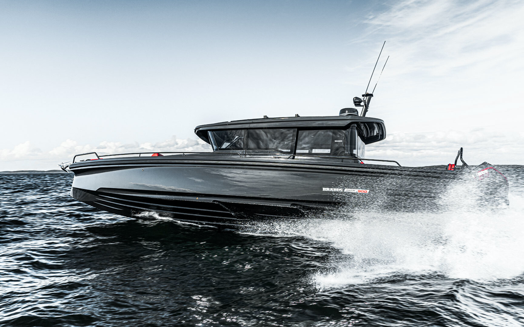 BRABUS POWER-BOAT | SHADOW 900 BLACK OPS - Go Anywhere SUV - 900 PS Kraftpaket für die See  Bild 9 von 16