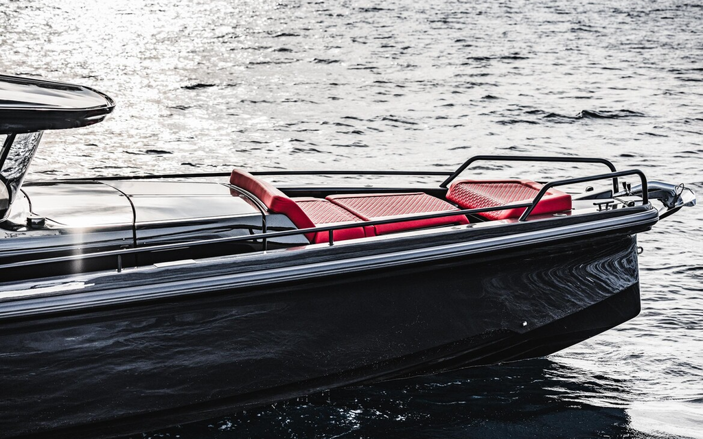 BRABUS POWER-BOAT | SHADOW 900 BLACK OPS - Go Anywhere SUV - 900 PS Kraftpaket für die See  Bild 11 von 16