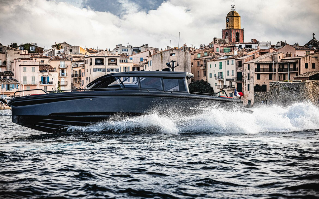 BRABUS POWER-BOAT | SHADOW 900 BLACK OPS - Go Anywhere SUV - 900 PS Kraftpaket für die See  Bild 4 von 16