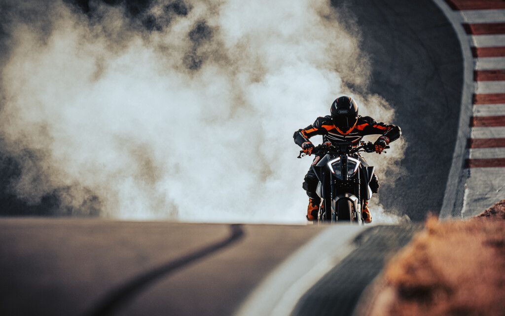 KTM 1290 SUPER DUKE RR | THE BEAST - Hyper Naked Bike mit 1:1 Power to Weight  Image 6 from 12