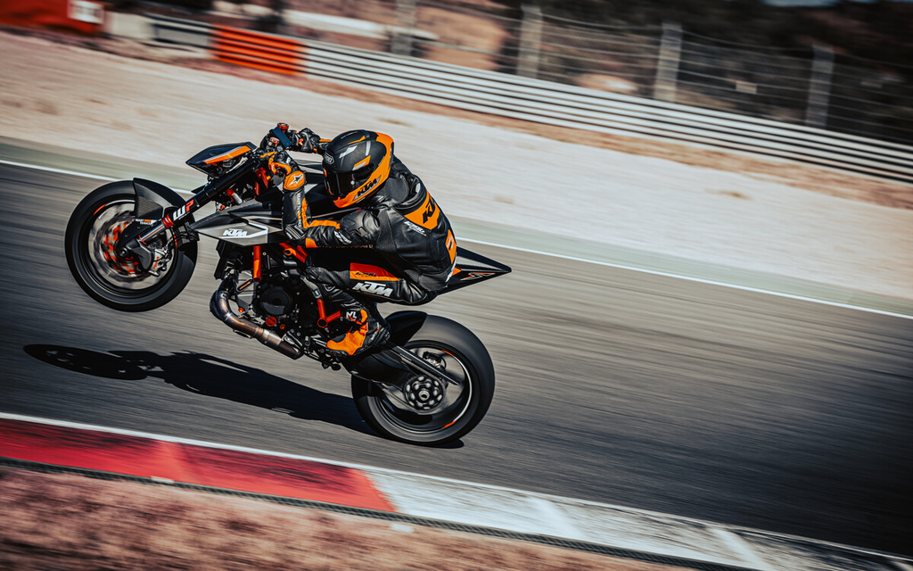 KTM 1290 SUPER DUKE RR | THE BEAST - Hyper Naked Bike mit 1:1 Power to Weight  Image 8 from 12