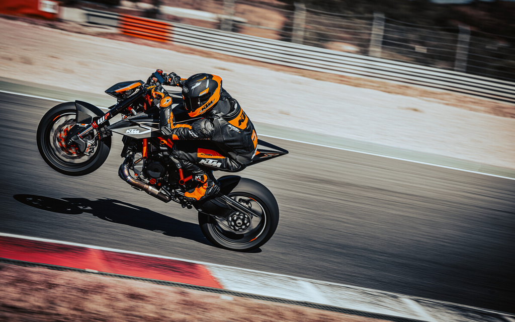 KTM 1290 SUPER DUKE RR | THE BEAST - Hyper Naked Bike mit 1:1 Power to Weight  Bild 8 von 12