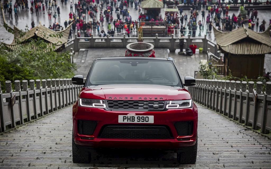 LAND ROVER | RANGE ROVER SPORT- DRAGON CHALLENGE - Ein Berg mit 99 Kurven & 999 Stufen Bild 2 von 5
