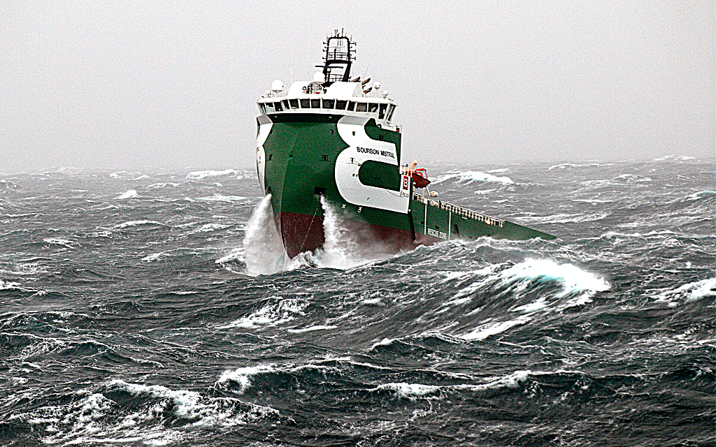 FILM TIPP | NORDSEE HELDEN Offshore - Vessels: Versorgungs Schiffe in schwerer See  Bild 3 von 21