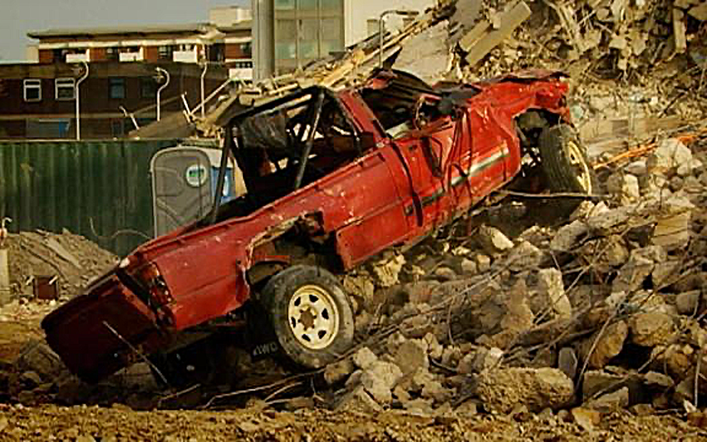 FILM TIPP | TOP GEAR - Killing a TOYOTA - Ist der Hilux Pickup Truck wirklich unzerstörbar?  Bild 3 von 7