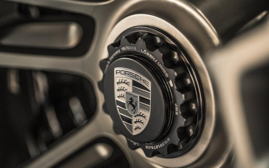 PORSCHE MISSION X | E-Hypercar für neue Nordschleifen Rundenrekorde Image 11 from 38