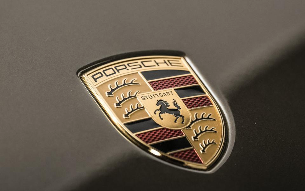 PORSCHE MISSION X | E-Hypercar für neue Nordschleifen Rundenrekorde Image 15 from 38