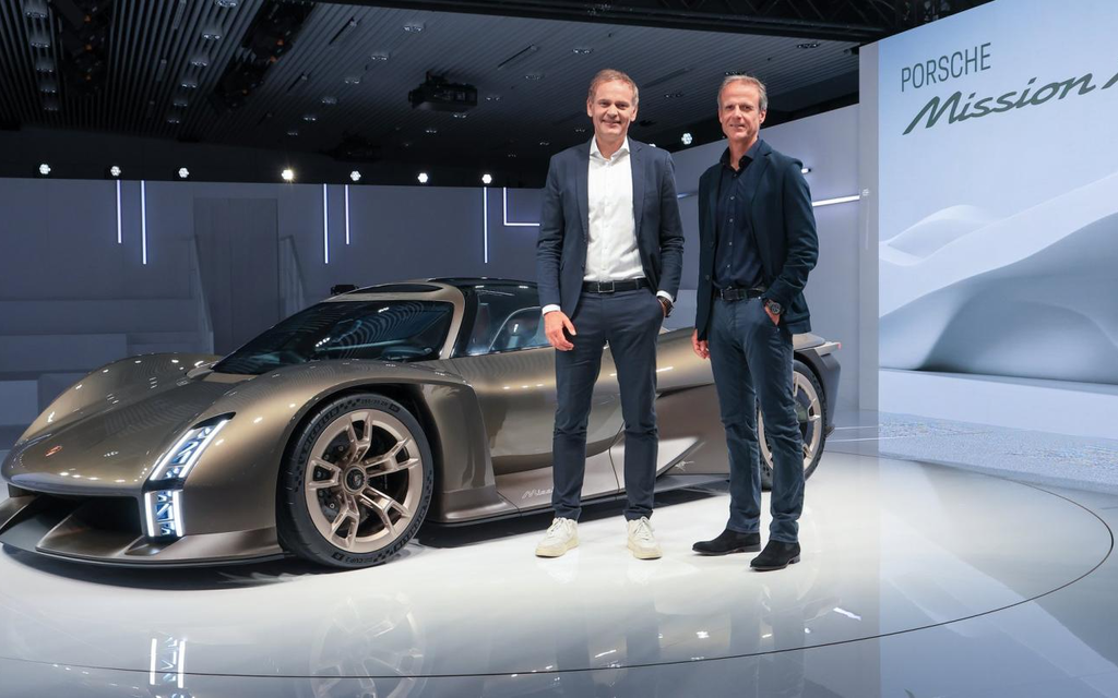 PORSCHE MISSION X |  E-Hypercar für neue Nordschleifen Rundenrekorde Bild 23 von 38