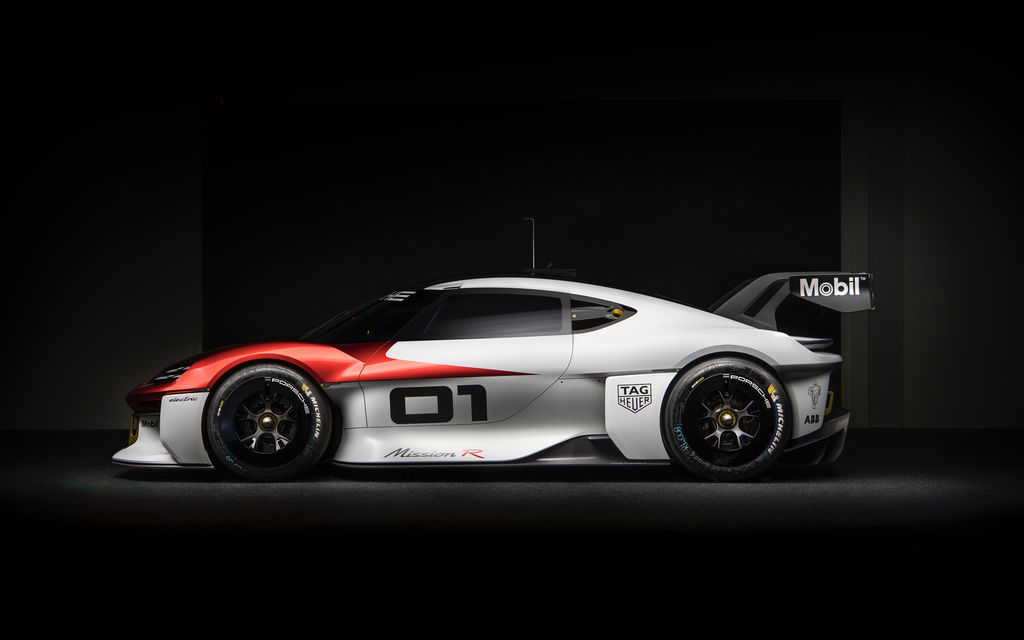 PORSCHE Mission R | Das 1.088 PS E-Motorsport Rennlabor mit 300 km/h Performance  Bild 1 von 43