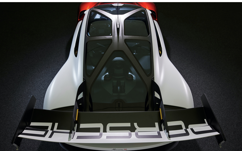 PORSCHE Mission R | Das 1.088 PS E-Motorsport Rennlabor mit 300 km/h Performance  Image 5 from 43