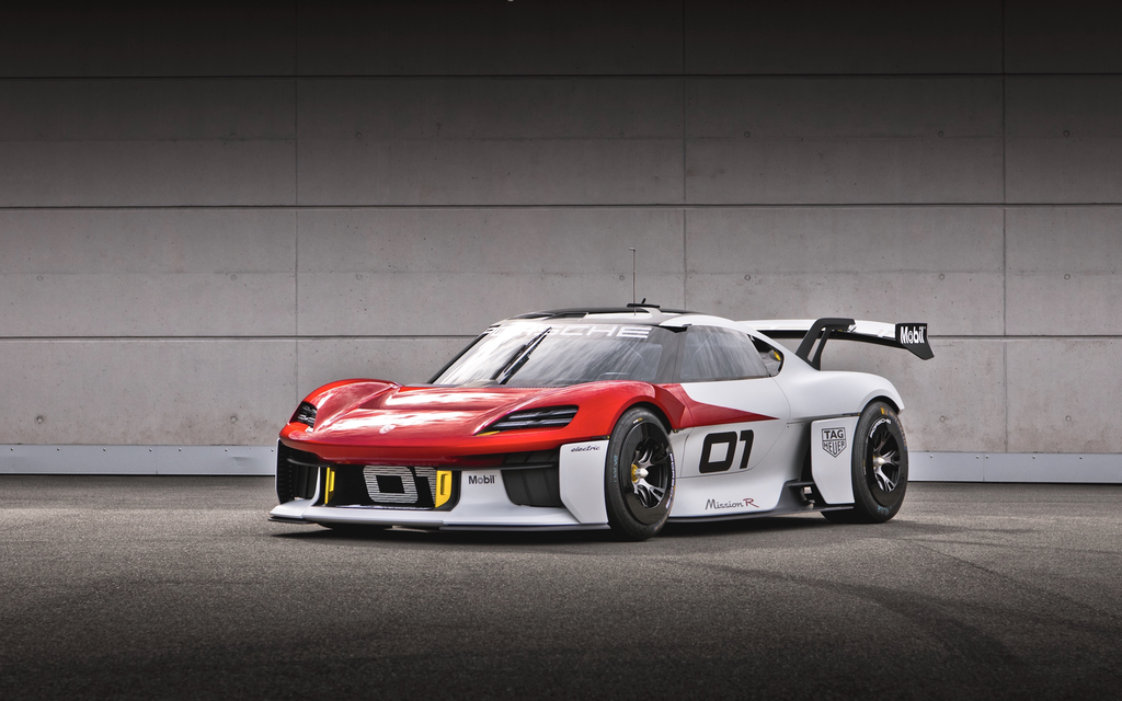 PORSCHE Mission R | Das 1.088 PS E-Motorsport Rennlabor mit 300 km/h Performance  Bild 15 von 43