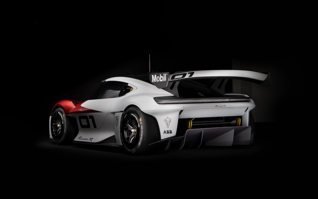 PORSCHE Mission R | Das 1.088 PS E-Motorsport Rennlabor mit 300 km/h Performance  Bild 24 von 43