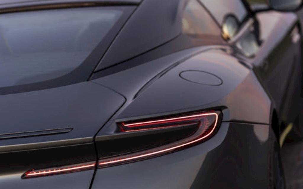 ASTON MARTIN | DB11 - AMR 5,2 Liter-V12 Twin-Turbo Bild 8 von 16