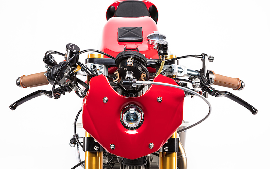 DUCATI 750 GP | WOOLAWAY & ALPINESTARS - Jubiläum Custom Bike Build  Image 1 from 6